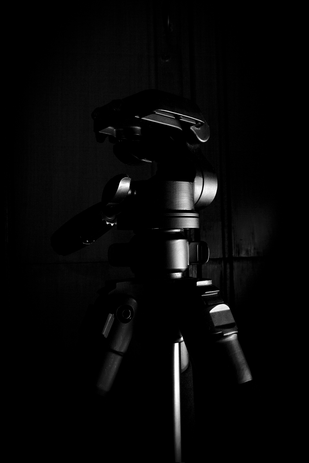 A tripod in a dark room